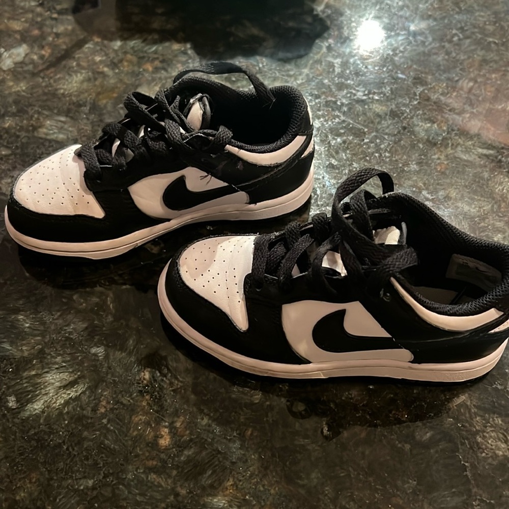 Kids nike panda dunks size 11c